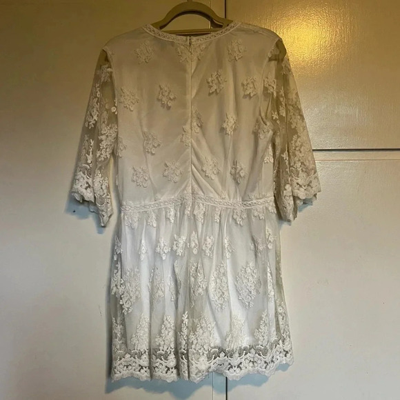 Very J White Lace Romper 3/4 Sleeves Size Large - Picture 10 of 15